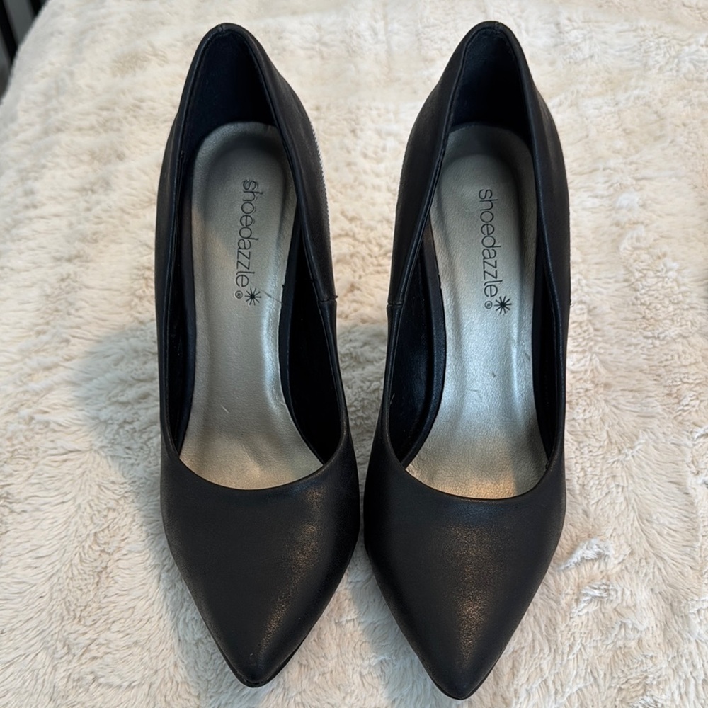 Shoe Dazzle Black Classic Heels with Zipper Detail